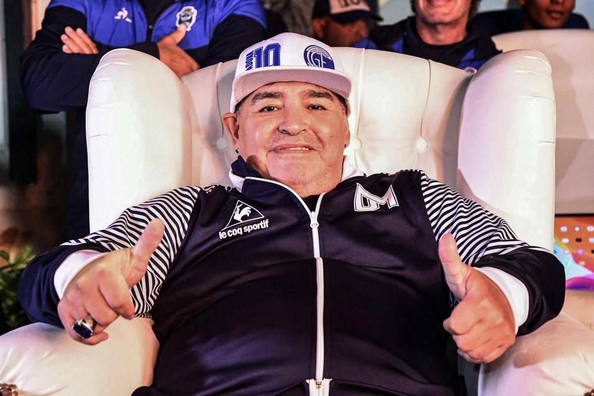 El entrenador de Gimnasia y Esgrima La Plata, Diego Armando Maradona