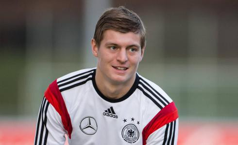 El Madrid confirma el fichaje del centrocampista alemán Toni Kroos
