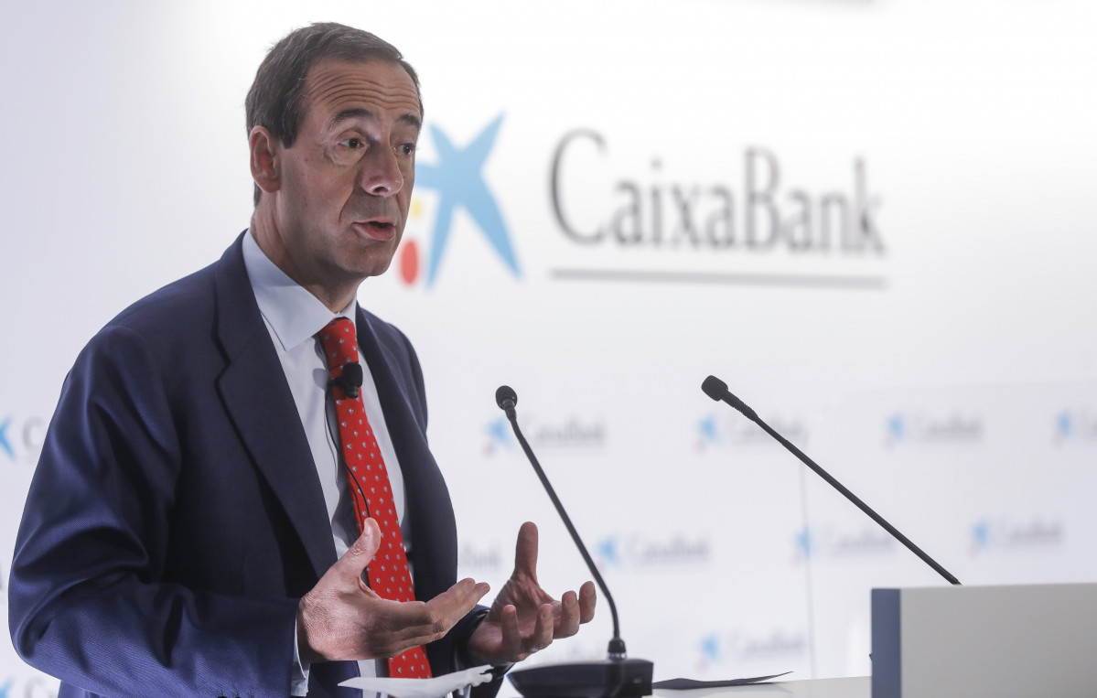 El consejero delegado de la entidad, Gonzalo Gortázar, interviene durante una rueda de prensa en la Sede social de CaixaBank, en la Sede social de CaixaBank, Valencia, Comunidad Valenciana, (España), a 26 de marzo de 2021. El proceso de fusión de CaixaBan