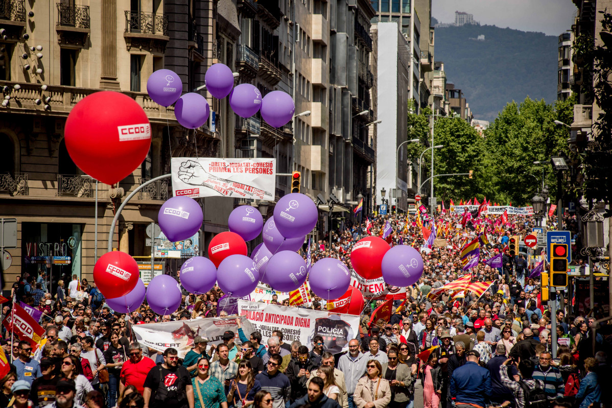 EuropaPress 2101021 01 may 2019 spain barcelona protestors hold flags and banners during rally