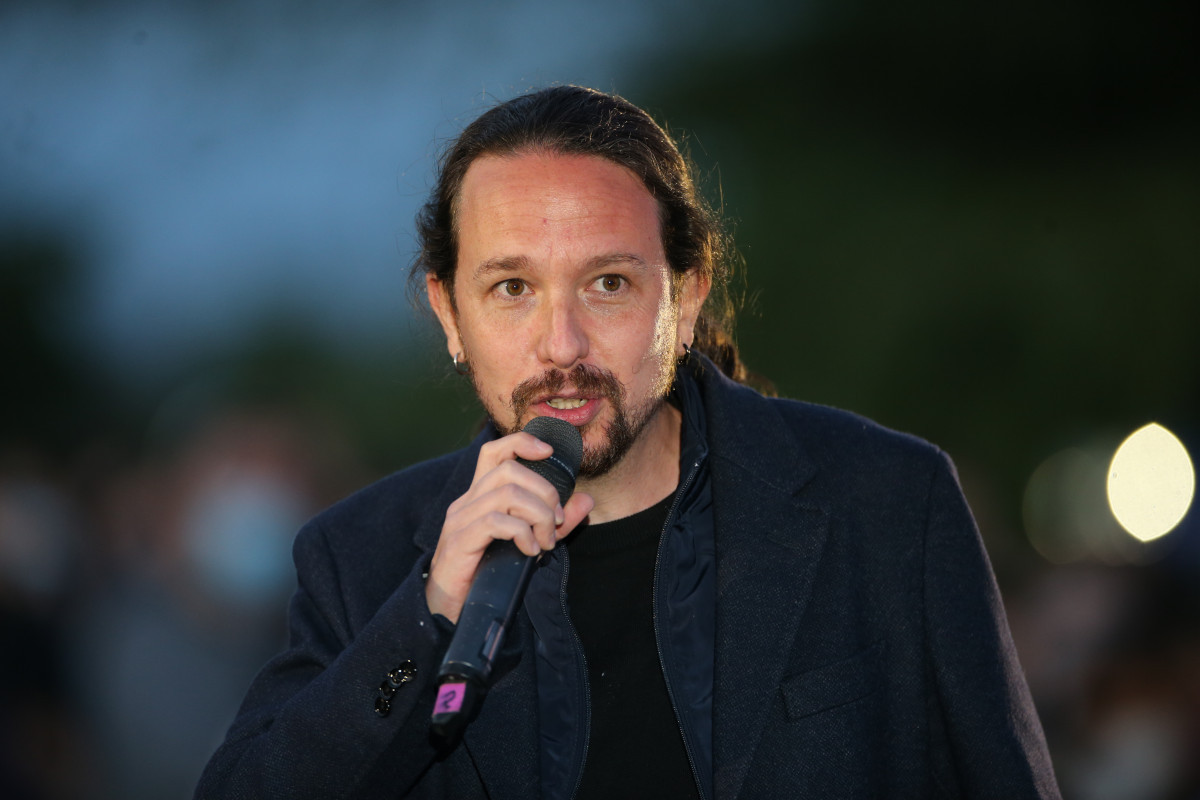 El candidat d'Unides Podem a la presidència de la Comunitat de Madrid i secretari general de Podem, Pablo Iglesias intervé durant l'acte de tancament de campanya del partit en l'amfiteatre Lourdes i Mariano del parc del Tascó Verd de Vicálva