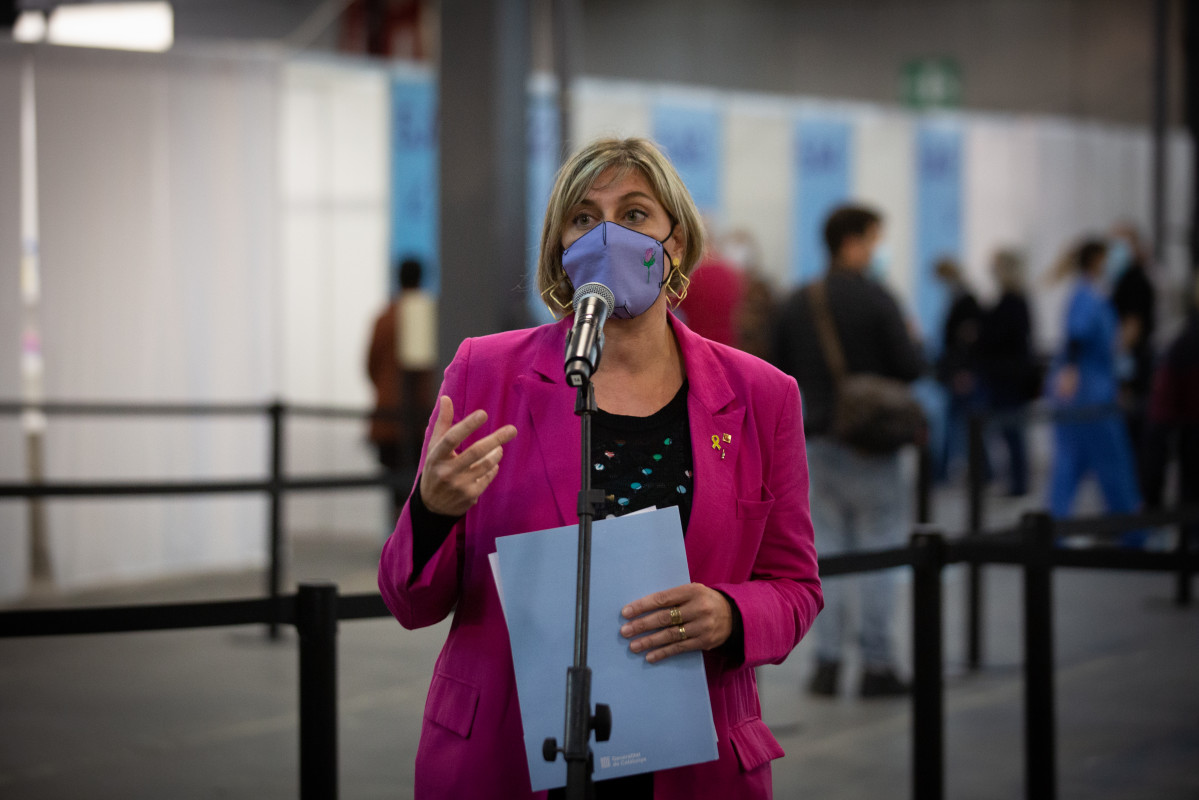 La consellera de Salud de la Generalitat, Alba Vergés ofrece declaraciones a los medios tras visitar el circuito de vacunación de Fira de Barcelona, a 26 de abril de 2021, en Barcelona, Cataluña