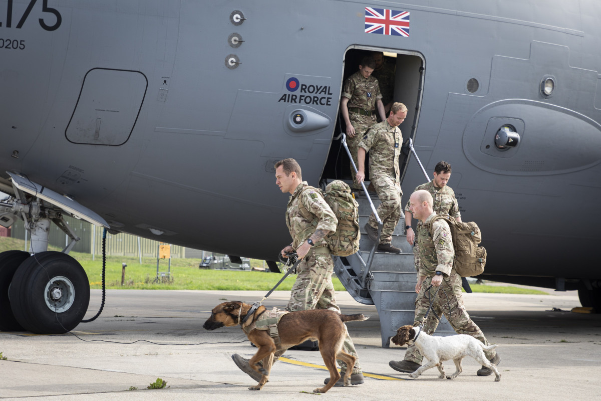 EuropaPress 3903783 29 august 2021 united kingdom carterton uk military personnel depart flight