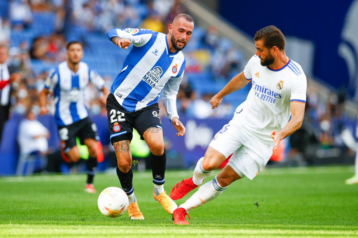 Nacho Fernández y Aleix Vidal en el Espanyol-Real Madrid de la octava jornada en la Liga Santander