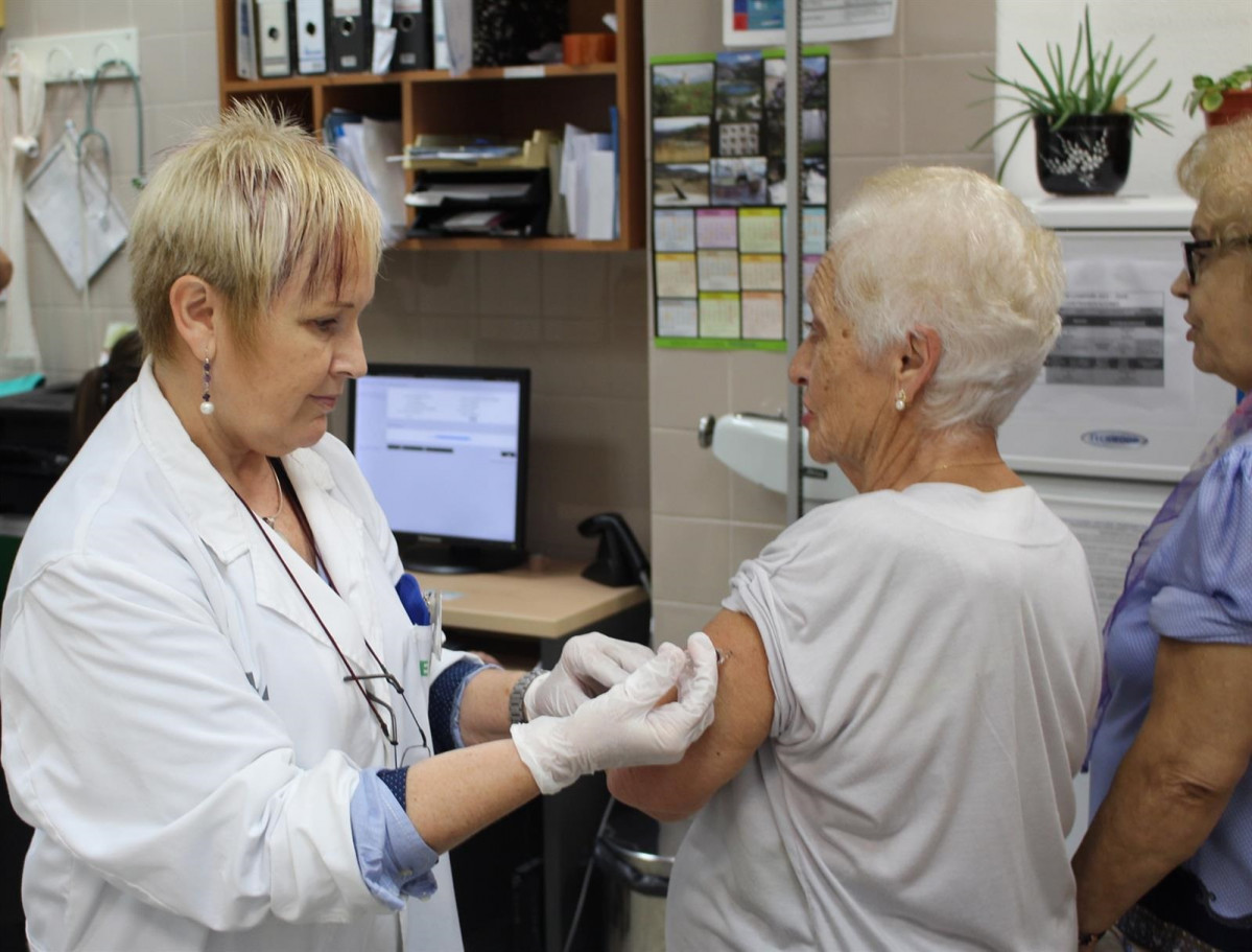 Archivo - Vacuna gripe