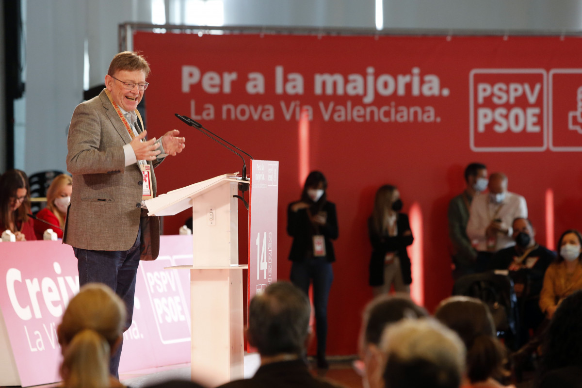 El presidente de la Generalitat Valenciana, Ximo Puig, interviene en la primera jornada del XIV Congreso del PSPV-PSOE, a 13 de noviembre de 2021, en Benidorm