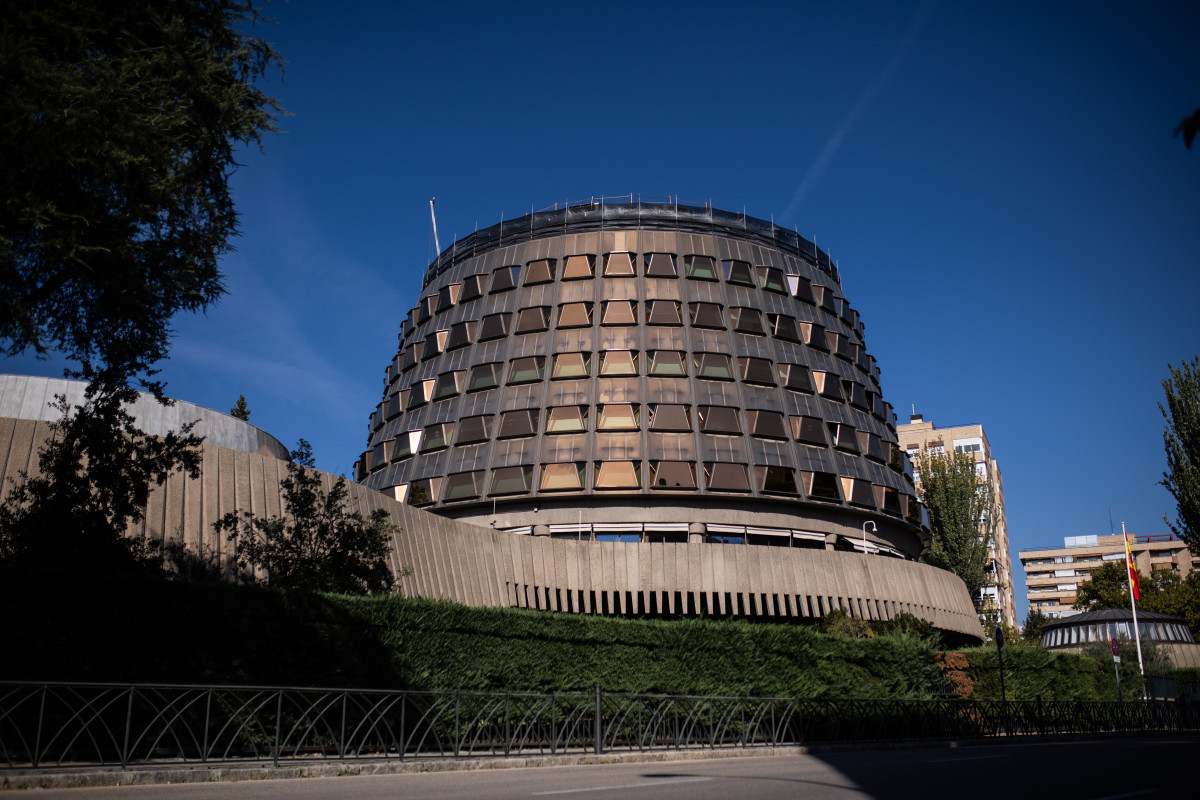 Archivo - Fachada del Tribunal Constitucional, a 15 de octubre de 2021, en Madrid (España). El Gobierno y el PP han llegado a un acuerdo este jueves que permitirá renovar el Tribunal Constitucional, el Tribunal de Cuentas, el Defensor del Pueblo y la Agen