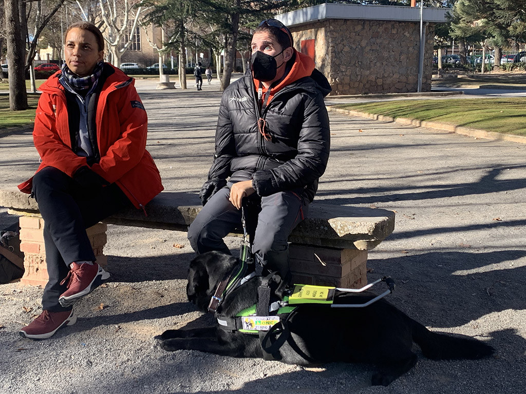 Eli, Alberto y Xabal, en un parque de Teruel