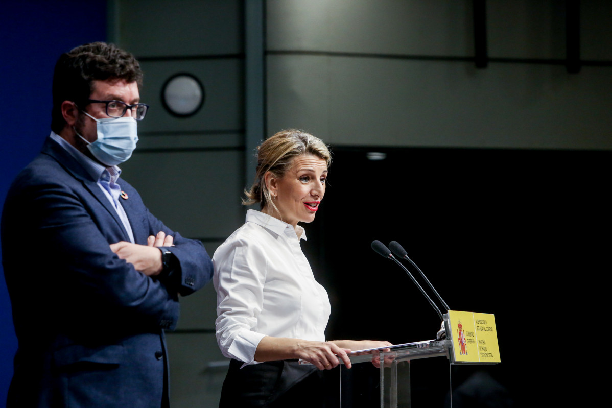 El secretario de Estado de Empleo, Joaquín Pérez Rey, junto a la vicepresidenta segunda y ministra de Trabajo y Economía Social, Yolanda Díaz, tras la reunión del pasado lunes sobre el SMI