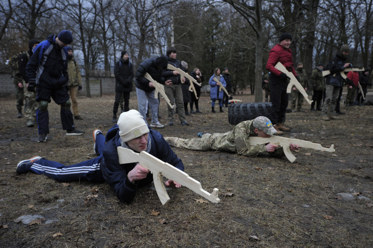 EuropaPress 4263077 19 february 2022 ukraine kiev ukrainians take part in military training for