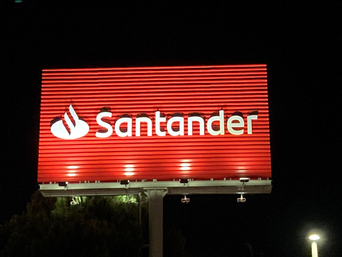 Archivo - Logo de Banco Santander