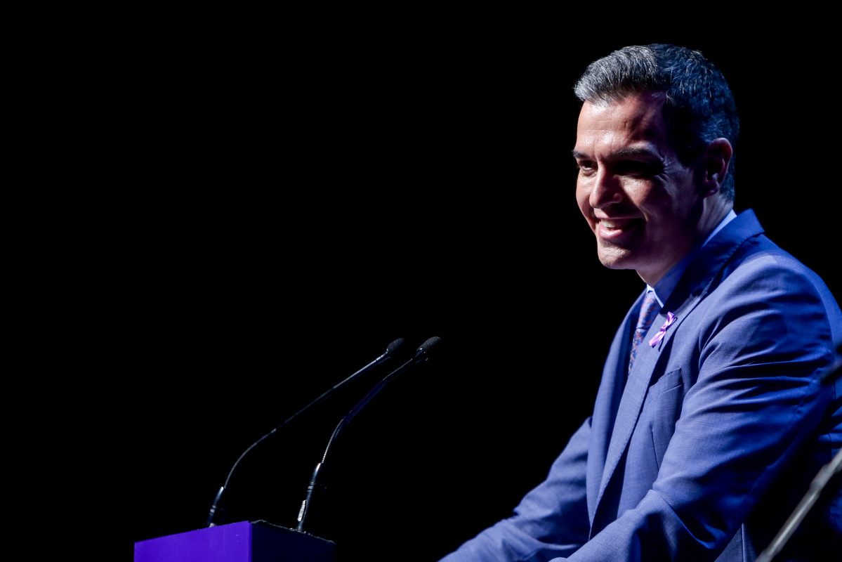El presidente del Gobierno, Pedro Sánchez, interviene en el acto institucional organizado con motivo del 8 de Marzo, Día Internacional de la Mujer, en el Círculo de Bellas Artes de Madrid, a 7 de marzo de 2022, en Madrid (España).