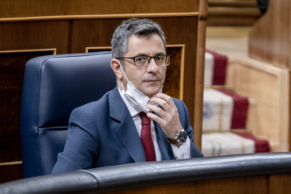 El ministro de la Presidencia, Relaciones con las Cortes y Memoria Democrática, Félix Bolaños, en una sesión plenaria, en el Congreso de los Diputados, a 2 de diciembre de 2021, en Madrid (España). El Pleno del Congreso vota este jueves tres decretos leye