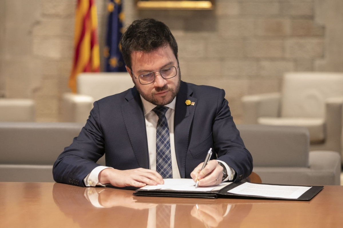 EuropaPress 4360117 presidente generalitat pere aragones firma decreto impulso convocatoria