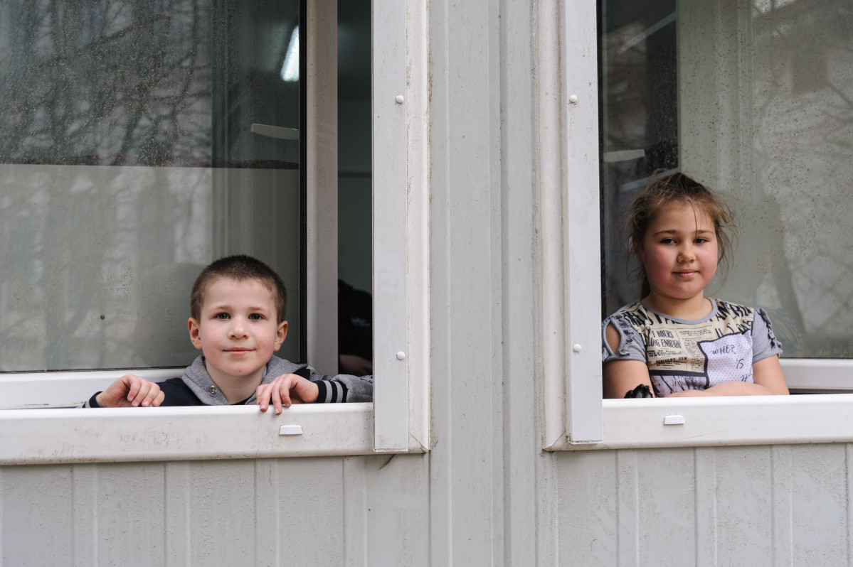 EuropaPress 4395185 april 20 2022 lviv ukraine ukrainian children seen looking outside of