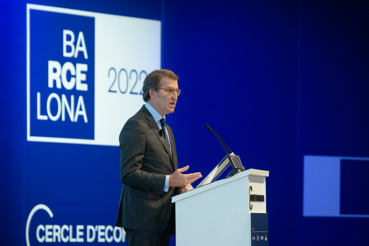 El presidente del PP, Alberto Núñez Feijóo, interviene en la sesión 'Retos de la economía española II', de la jornada de clausura de la XXXVII Reunió Cercle d’Economia.