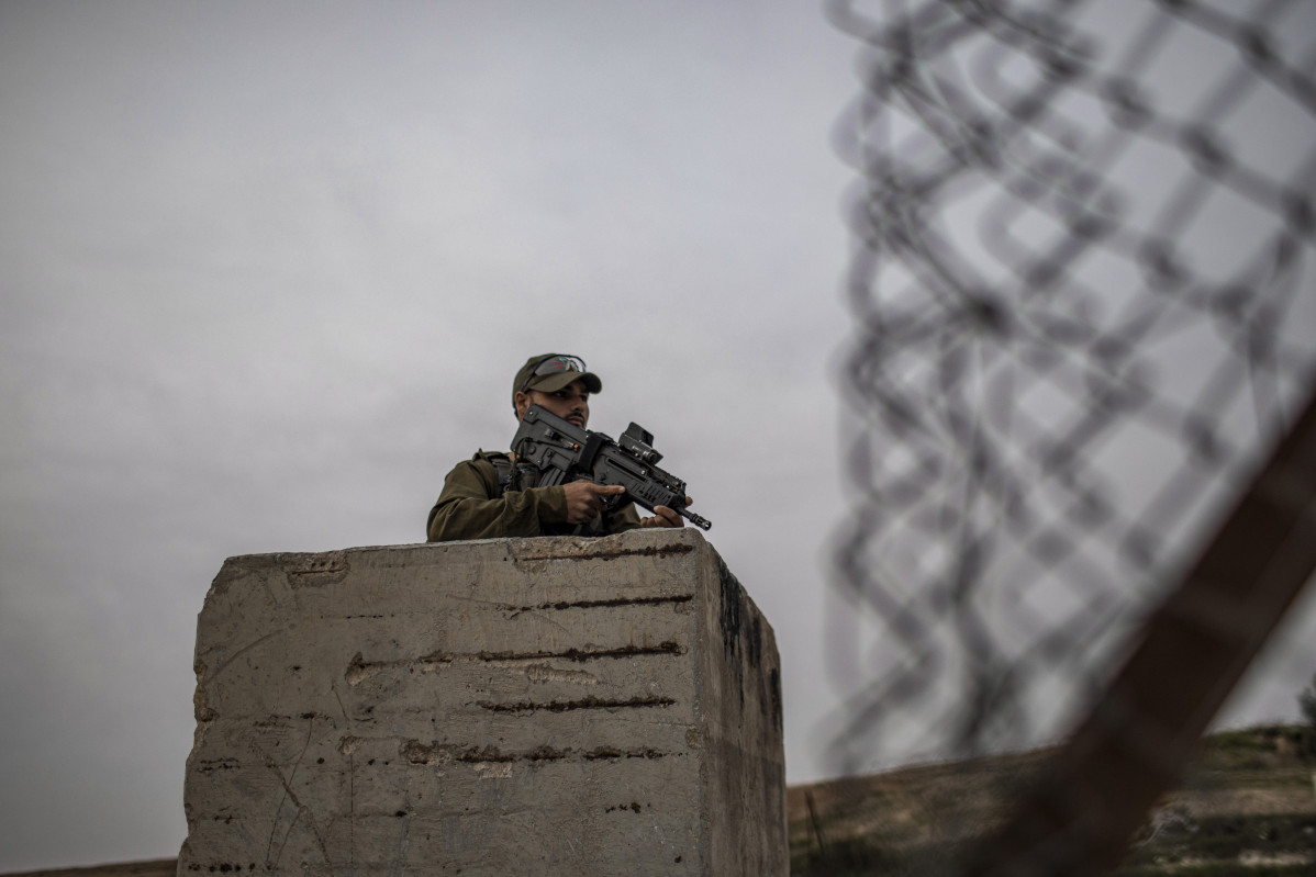 EuropaPress 4358557 03 april 2022 palestinian territories hebron an armed israeli soldier