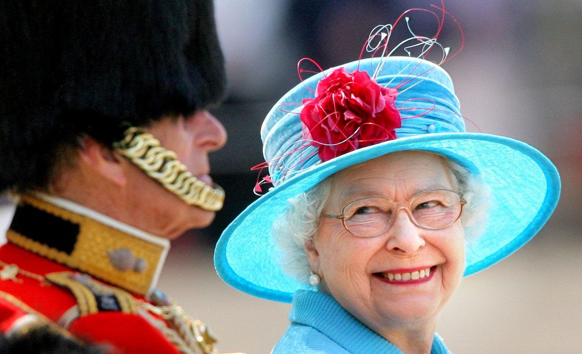 EuropaPress 4669349 filed 13 june 2009 united kingdom london elizabeth ii smiles next to the