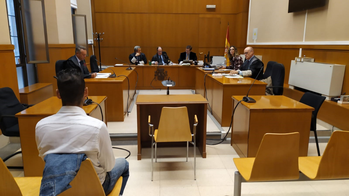 Archivo - Primer juicio por la difusión de 'fake news' discriminatorias. La seccción 6 de la Audiencia de Barcelona ha condenado a un hombre por difundir el vídeo de una agresión e inventar que era 