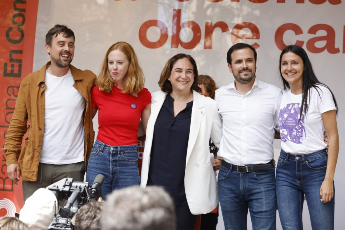 La secretaria de Organización de Podemos y secretaria de Estado para la Agenda 2030, Lilith Vestrynge; la alcaldesa de Barcelona y candidata a la reelección, Ada Colau, y el ministro de Consumo y co