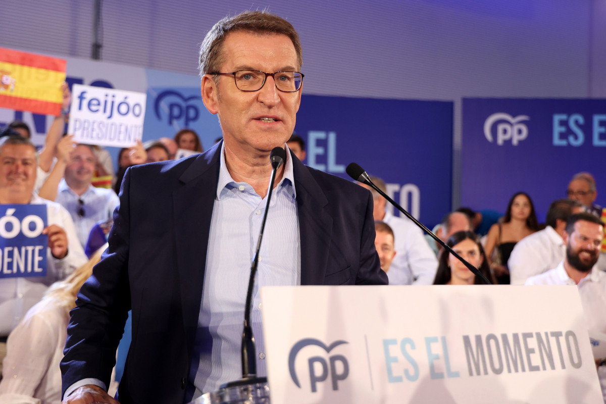 El líder del Partido Popular, Alberto Núñez Feijóo durante un acto de campaña del PP, a 18 de julio de 2023, en Palma de Mallorca, Mallorca, Baleares (España). El PP ganó en las Islas Baleares en las pasadas elecciones del 28M con 25 escaños frente a los