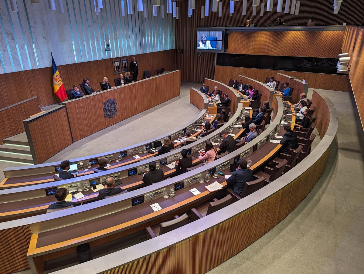 Inicio de una sesión del Consell General en Andorra