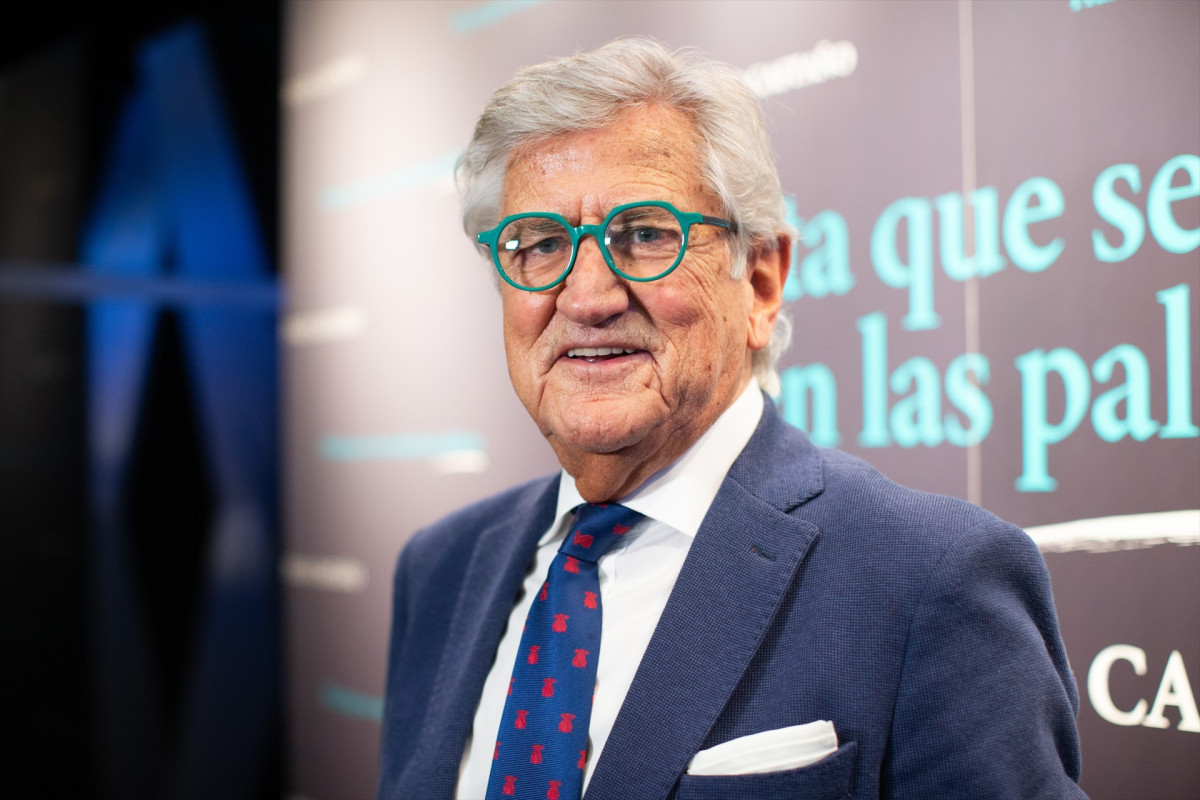 EuropaPress 4205522 presentador radio television escritor pepe domingo castano presentacion