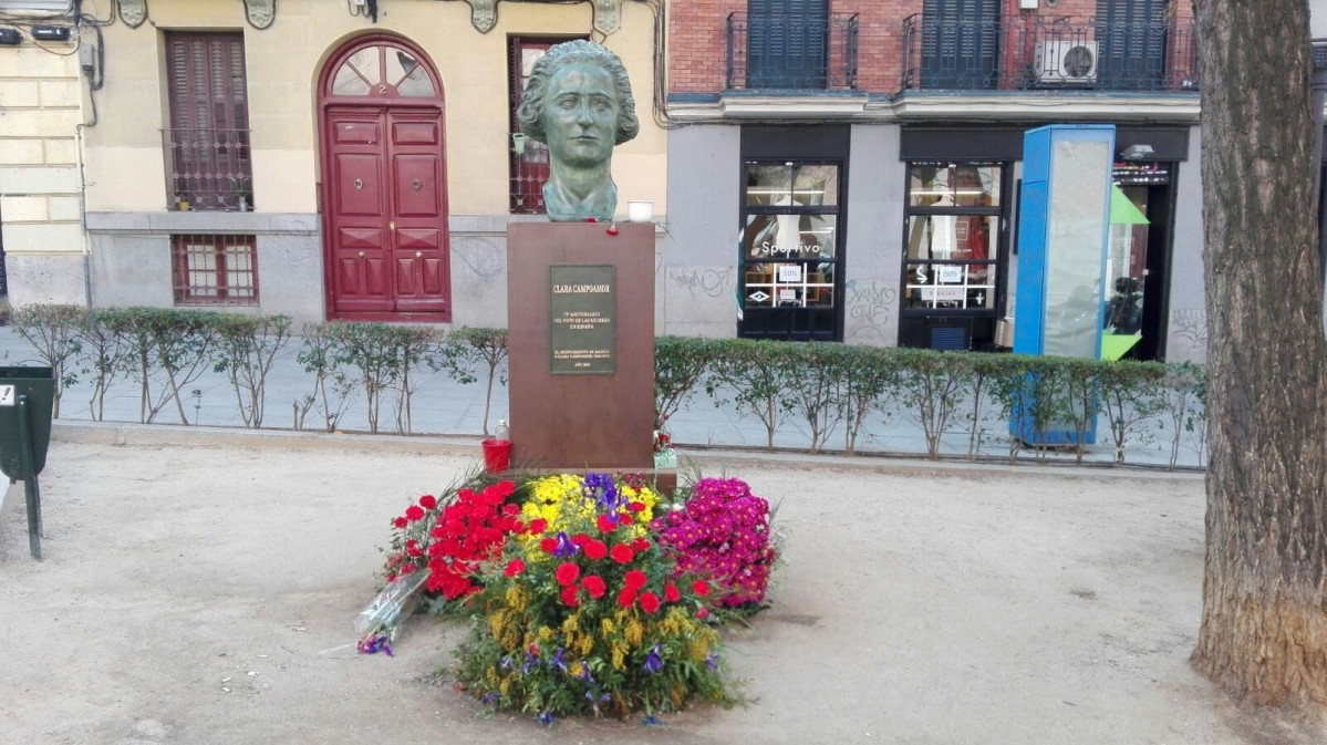 EuropaPress 1538459 busto clara campoamor