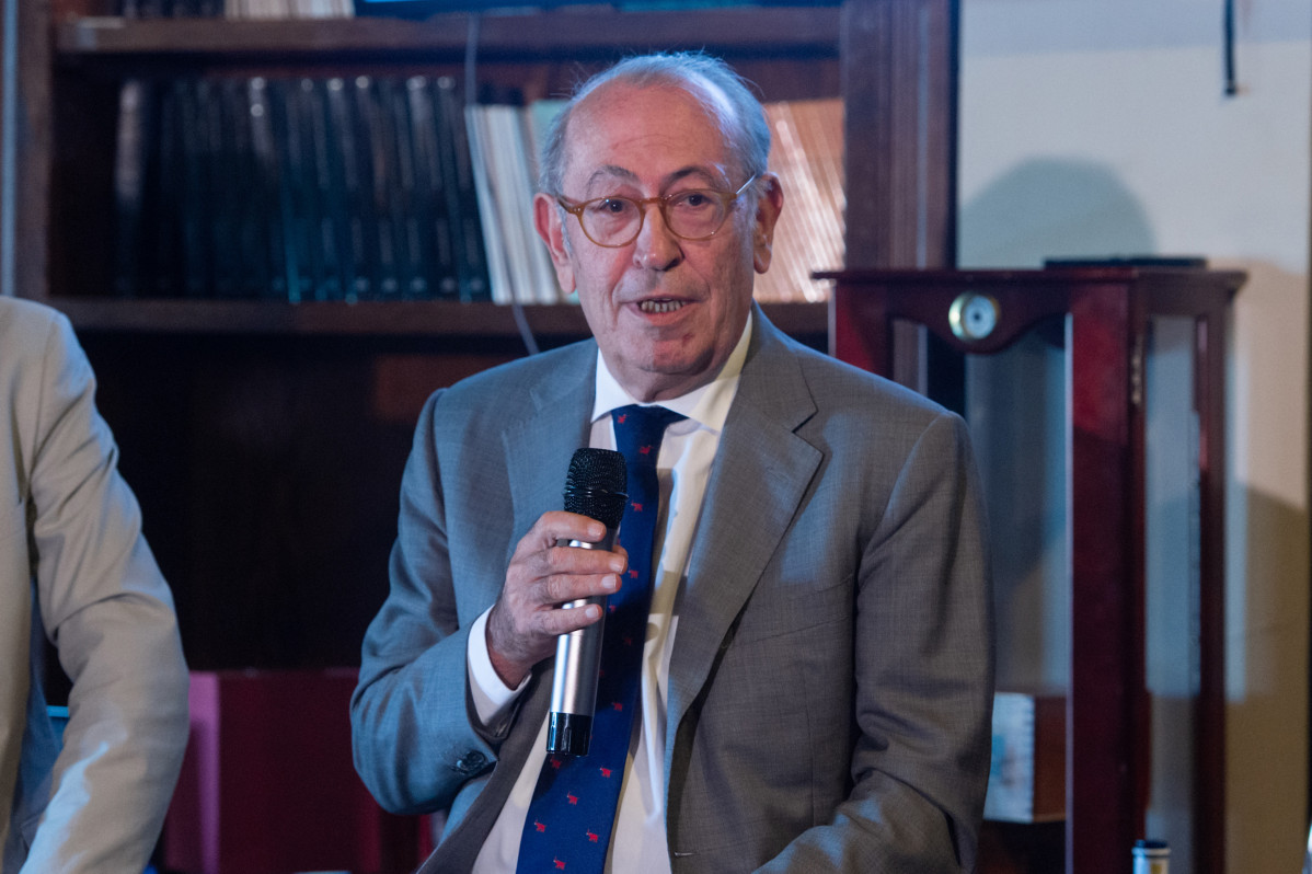 El exdirigente del PSE, Nicolás Redondo Terreros, interviene durante un encuentro para analizar los resultados de las elecciones generales, en Club Argos, a 26 de julio de 2023, en Madrid (España).
