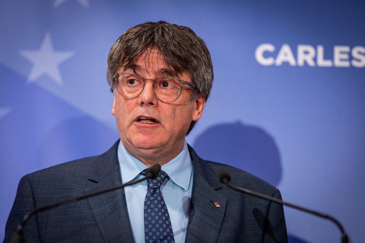 Archivo - El expresidente de la Generalitat y eurodiputado de Junts, Carles Puigdemont, ofrece una rueda de prensa.