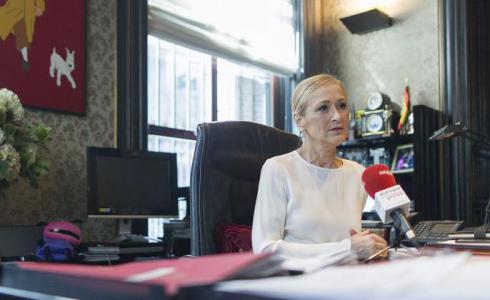 Cifuentes cree que PSOE pactará "con quien sea" para que Sánchez "sobreviva"