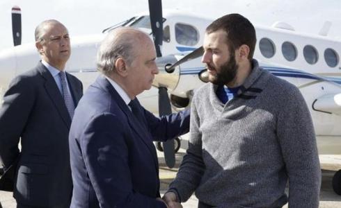 El ministro del Interior recibe en Madrid al espeleólogo Juan Bolívar, único superviviente del accidente en Marruecos